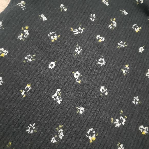 ⭐️Floral Ribbed Top - Picture 4 of 7